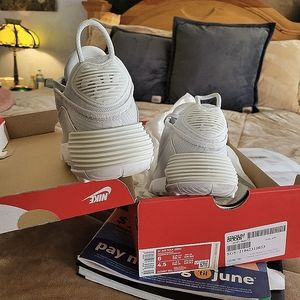 Size 6 women's grey and white Nike Air Max